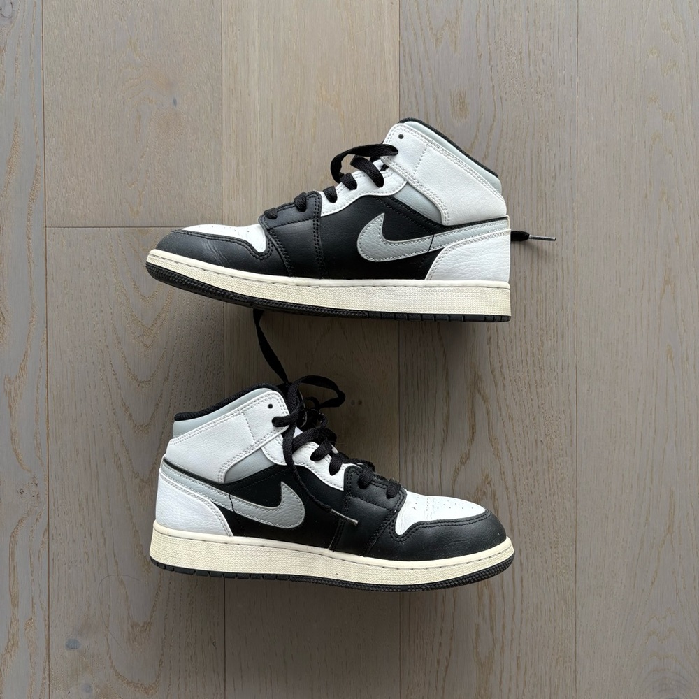 Air Jordan 1 Mids “White Shadow” grey sneaker shoes
